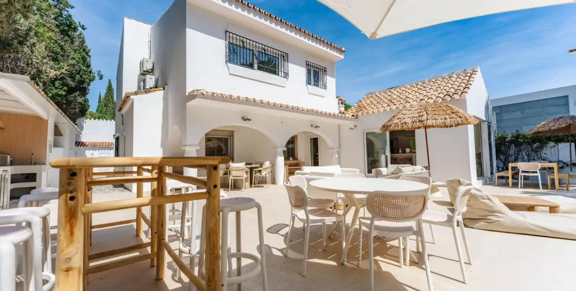 Short-term rent of detached villa in Costabella 1