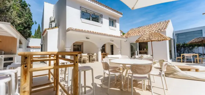 Short-term rent of detached villa in Costabella 0