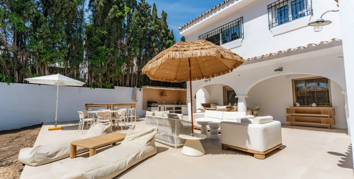 Short-term rent of detached villa in Costabella 2