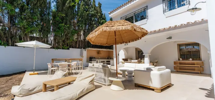 Short-term rent of detached villa in Costabella 1