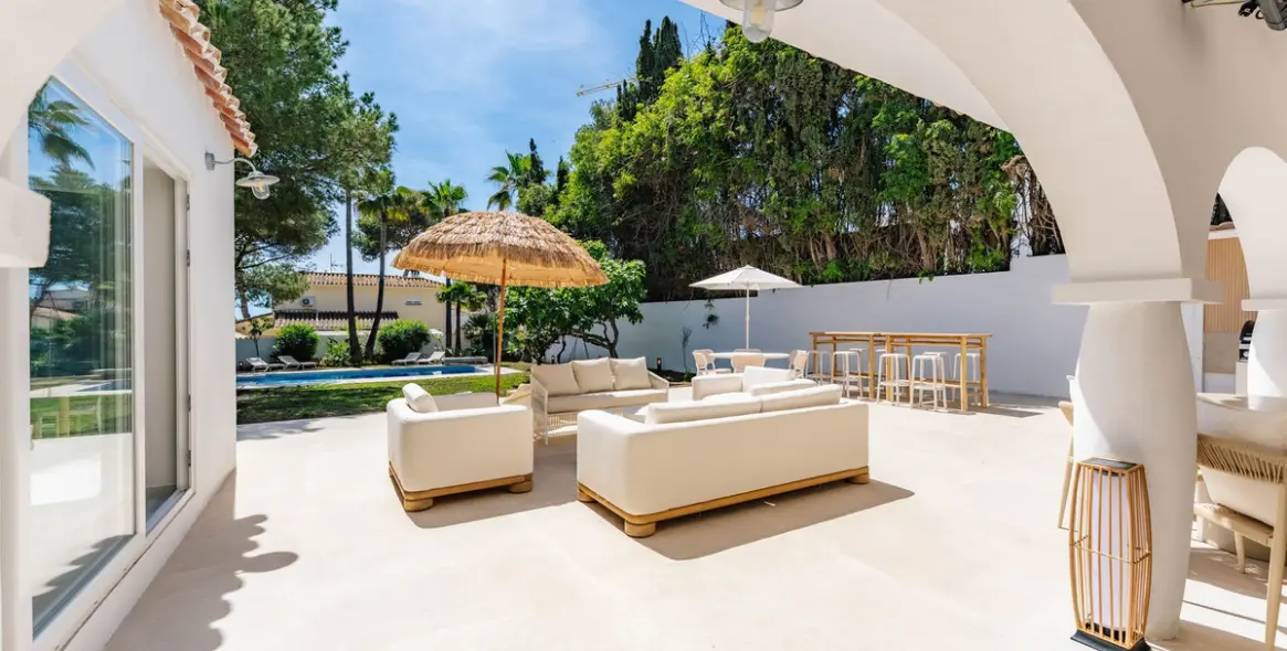 Short-term rent of detached villa in Costabella 4