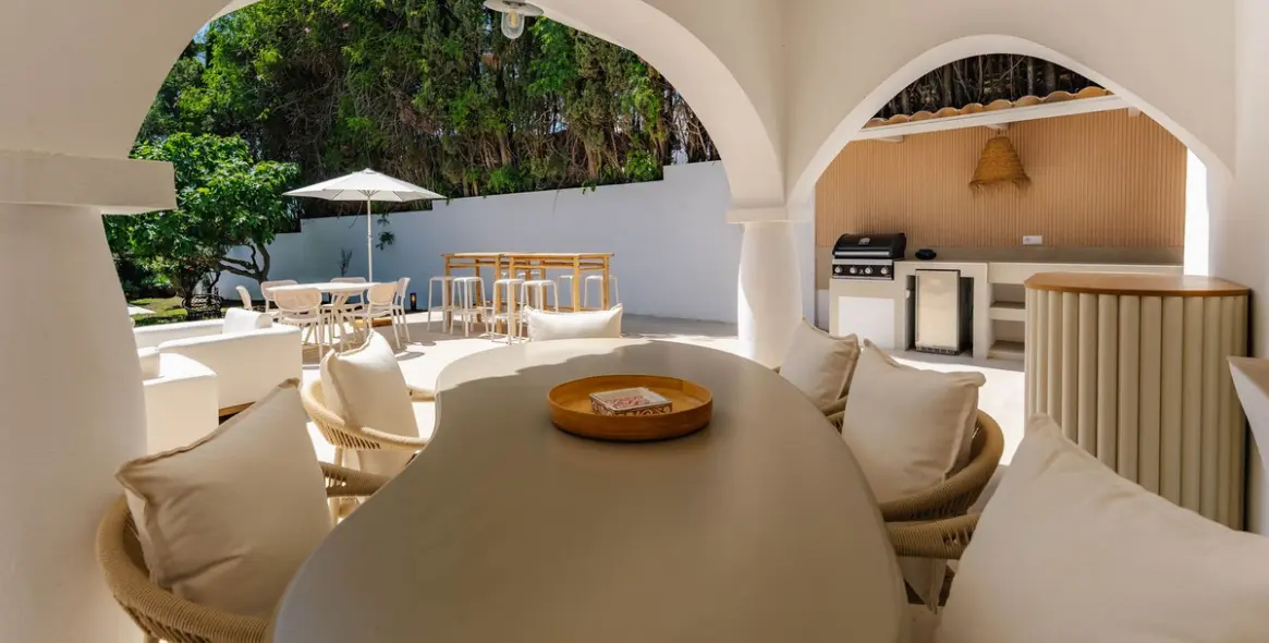 Short-term rent of detached villa in Costabella 6