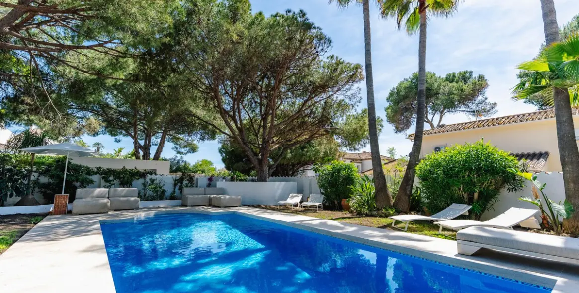 Short-term rent of detached villa in Costabella 7