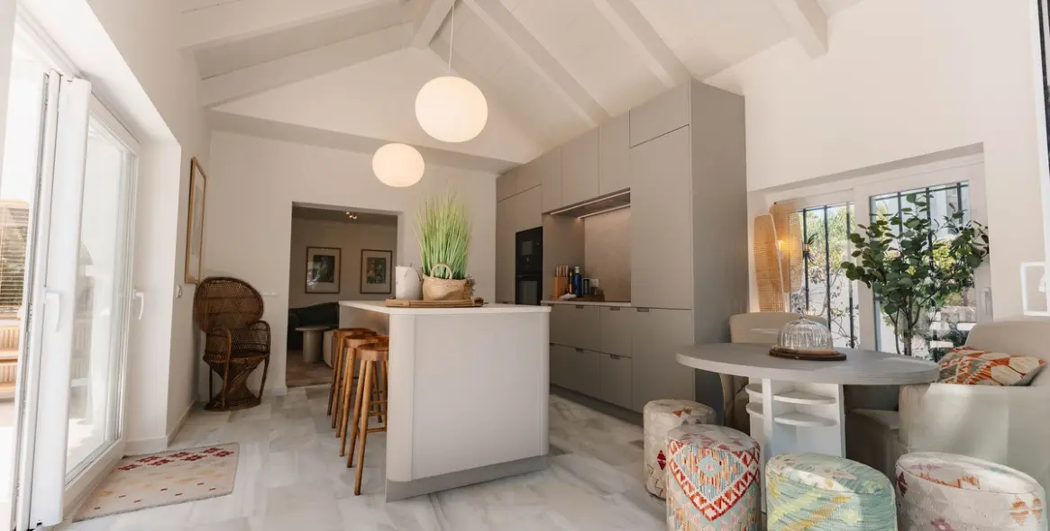 Short-term rent of detached villa in Costabella 12