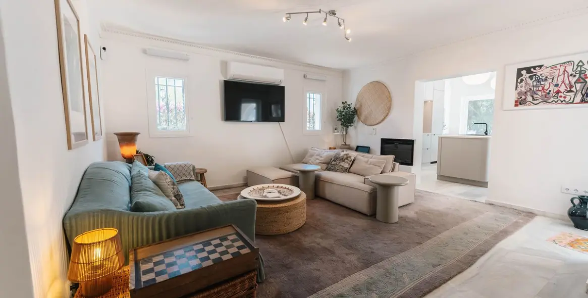 Short-term rent of detached villa in Costabella 15