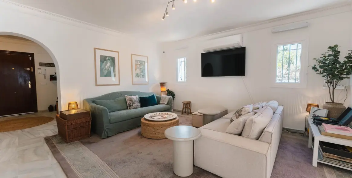 Short-term rent of detached villa in Costabella 18