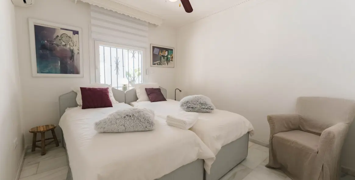 Short-term rent of detached villa in Costabella 30