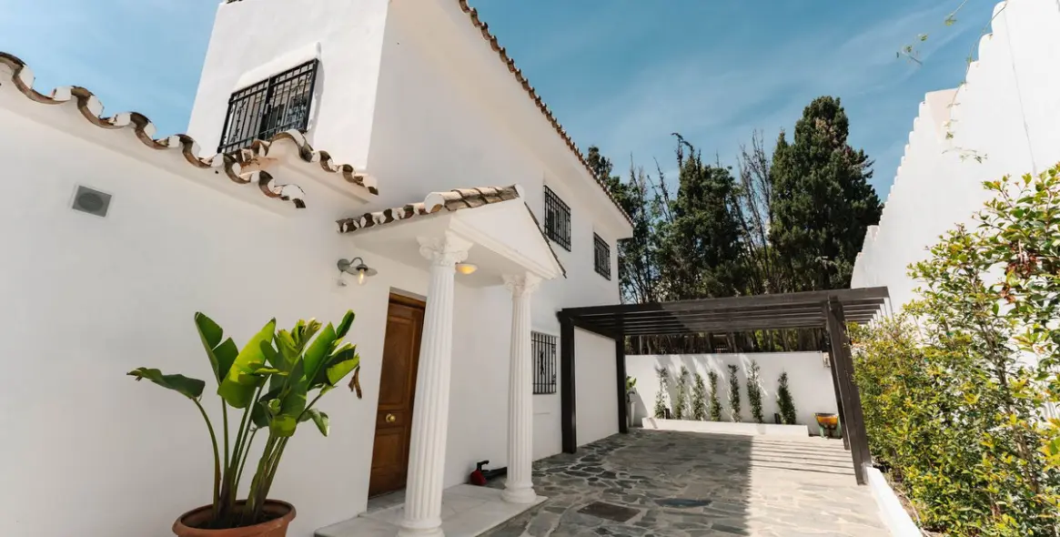 Short-term rent of detached villa in Costabella 47