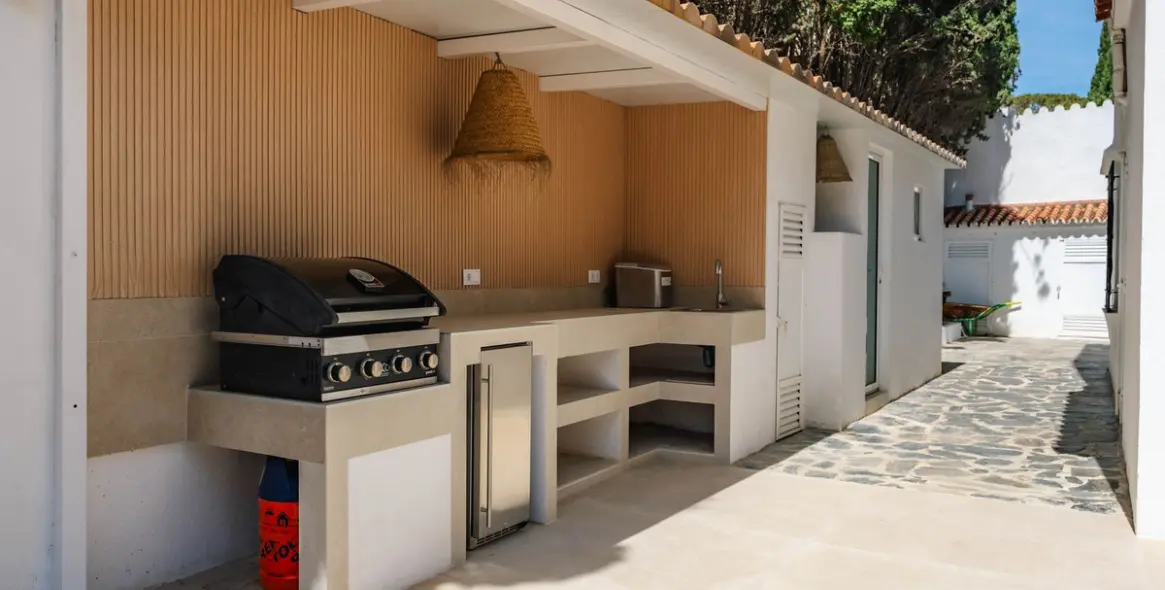 Short-term rent of detached villa in Costabella 54