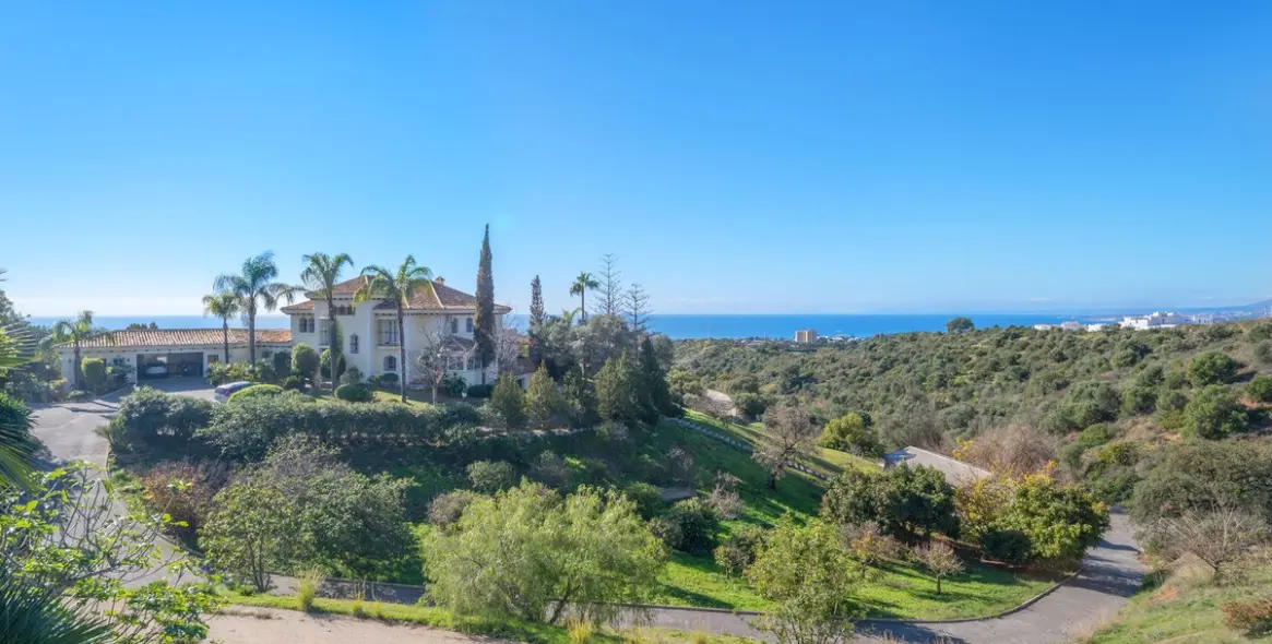 Venta de villa independiente en Altos de los Monteros 2