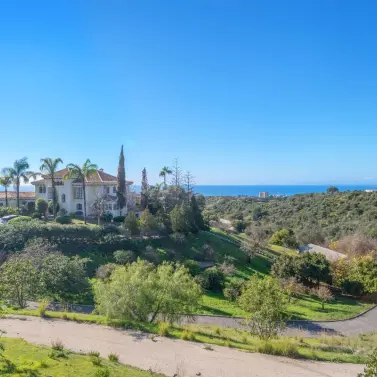 Venta de villa independiente en Altos de los Monteros