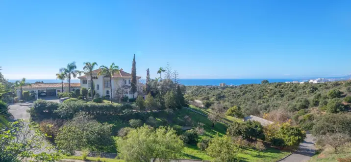 Venta de villa independiente en Altos de los Monteros 1