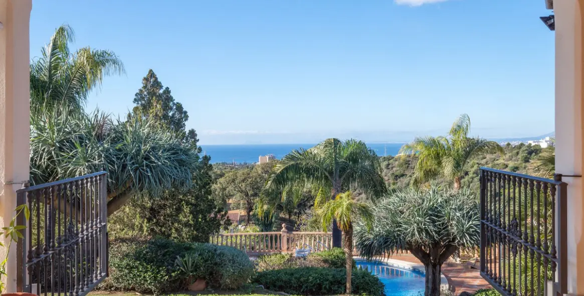 Venta de villa independiente en Altos de los Monteros 3