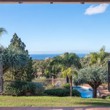 Venta de villa independiente en Altos de los Monteros