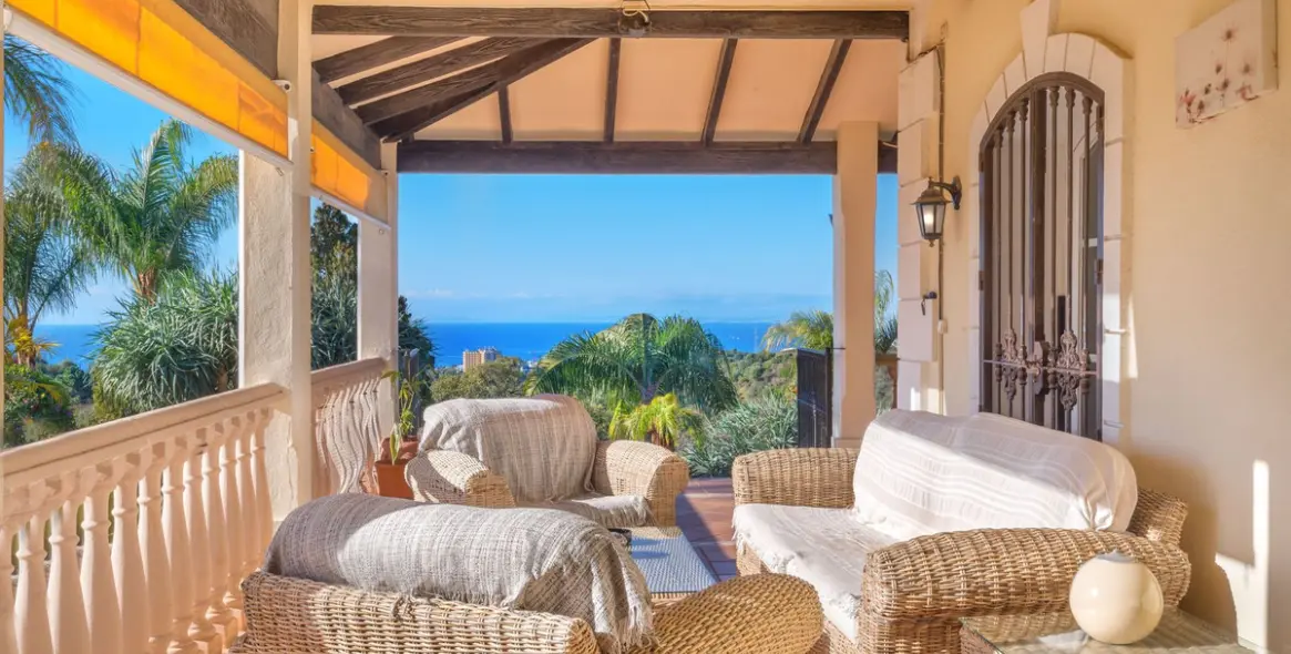 Venta de villa independiente en Altos de los Monteros 4