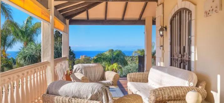 Venta de villa independiente en Altos de los Monteros 3