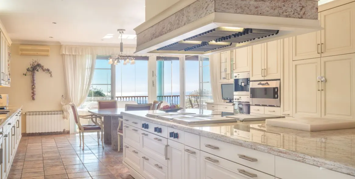 Venta de villa independiente en Altos de los Monteros 7