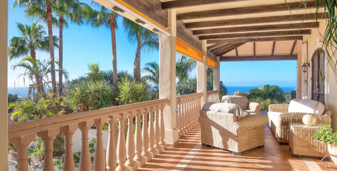 Venta de villa independiente en Altos de los Monteros 10