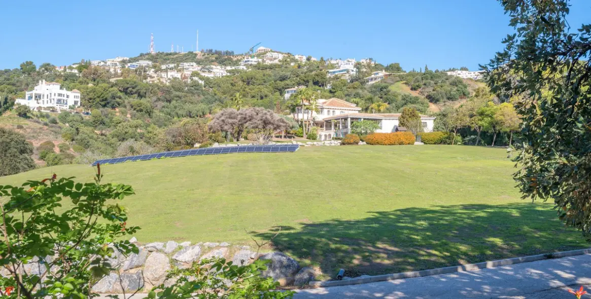 Venta de villa independiente en Altos de los Monteros 14