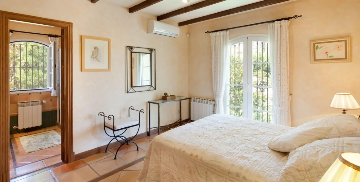 Venta de villa independiente en Altos de los Monteros 20