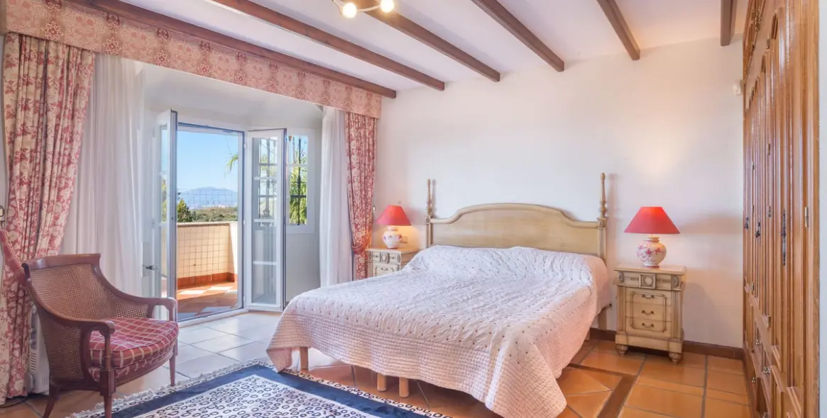 Venta de villa independiente en Altos de los Monteros 22