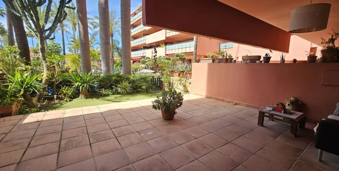 Long-term rent of ground floor apartment in Estepona 3