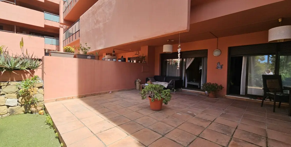 Long-term rent of ground floor apartment in Estepona 21