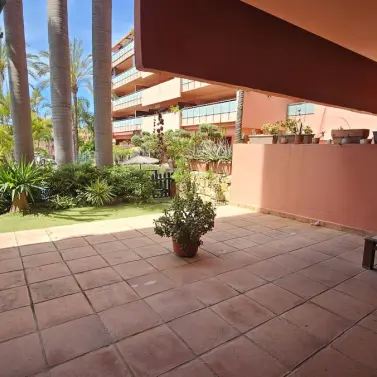 Alquiler a largo plazo de apartamento en planta baja en Estepona