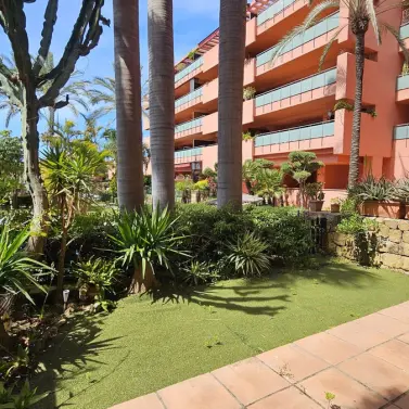 Alquiler a largo plazo de apartamento en planta baja en Estepona