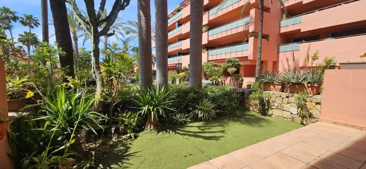 Alquiler a largo plazo de apartamento en planta baja en Estepona 3
