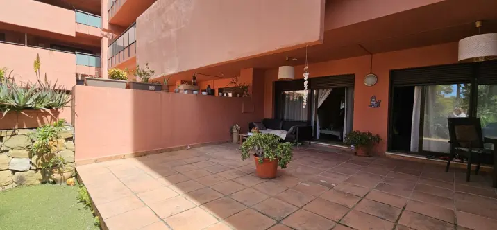 Alquiler a largo plazo de apartamento en planta baja en Estepona 4