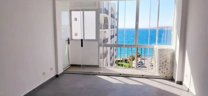 Venta de apartamento en planta media en Calahonda 0