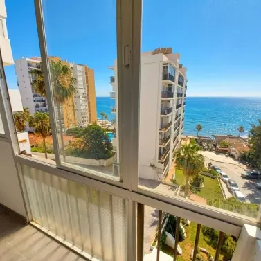 Venta de apartamento en planta media en Calahonda