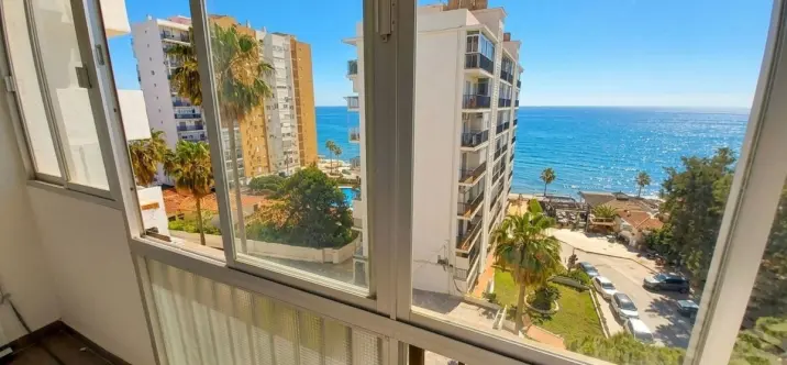 Venta de apartamento en planta media en Calahonda 1