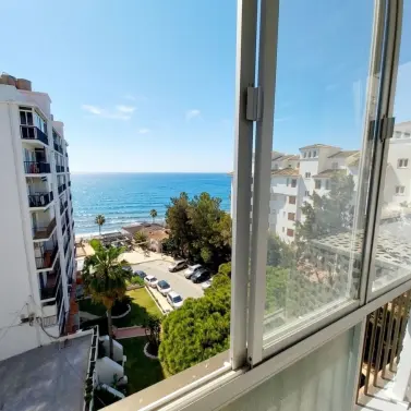 Venta de apartamento en planta media en Calahonda