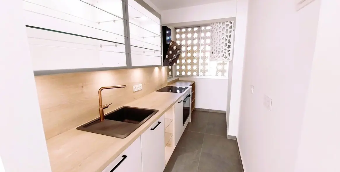 Venta de apartamento en planta media en Calahonda 9