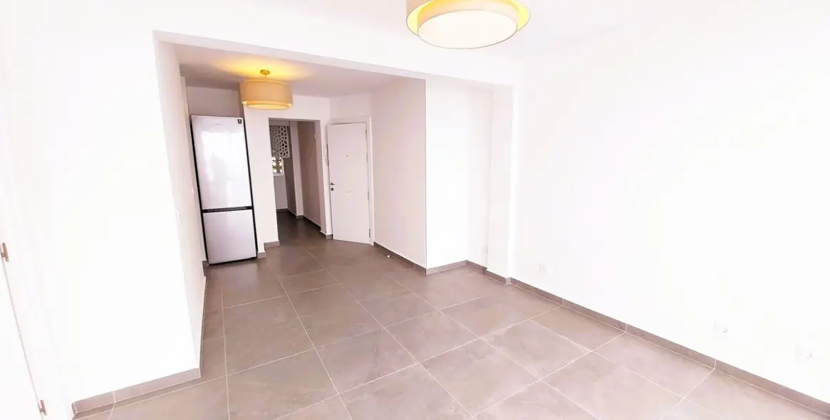 Venta de apartamento en planta media en Calahonda 11