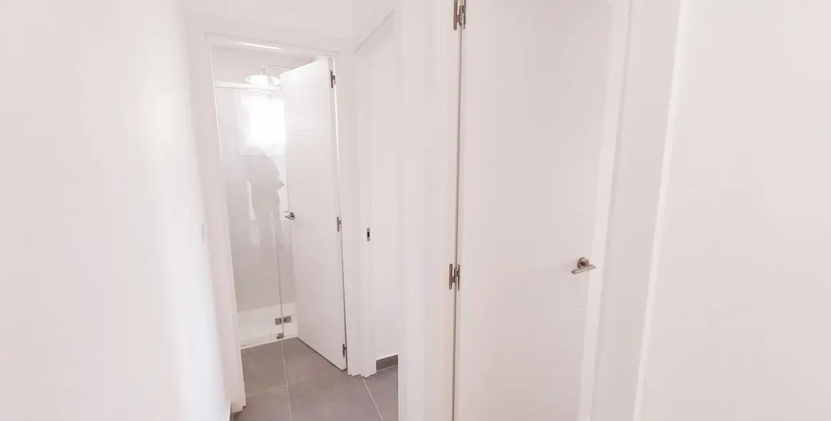 Venta de apartamento en planta media en Calahonda 16