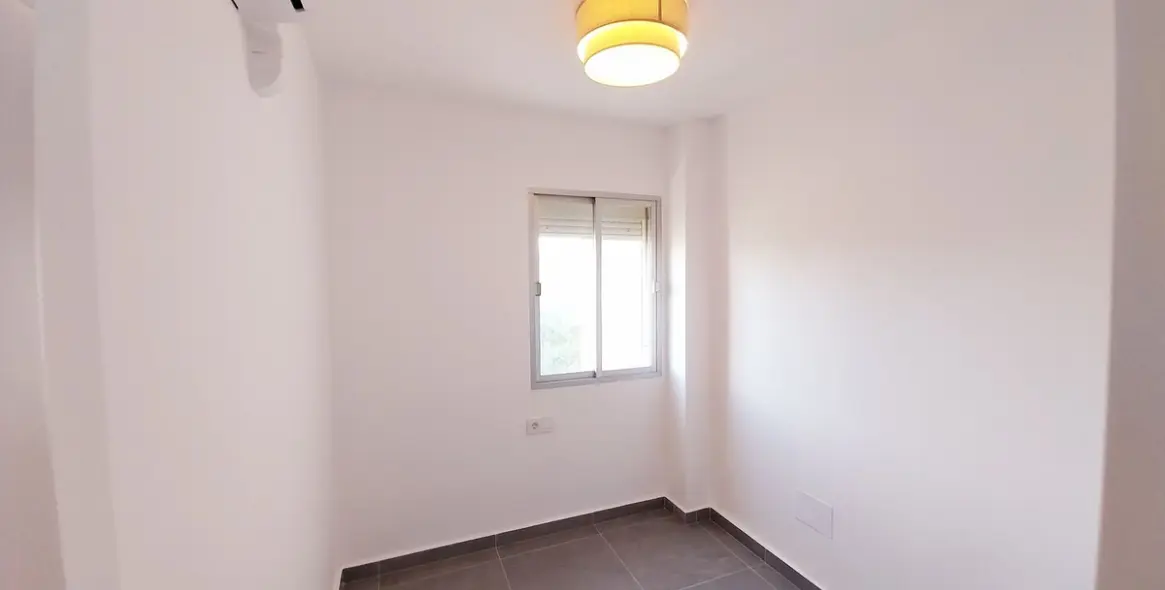 Venta de apartamento en planta media en Calahonda 17