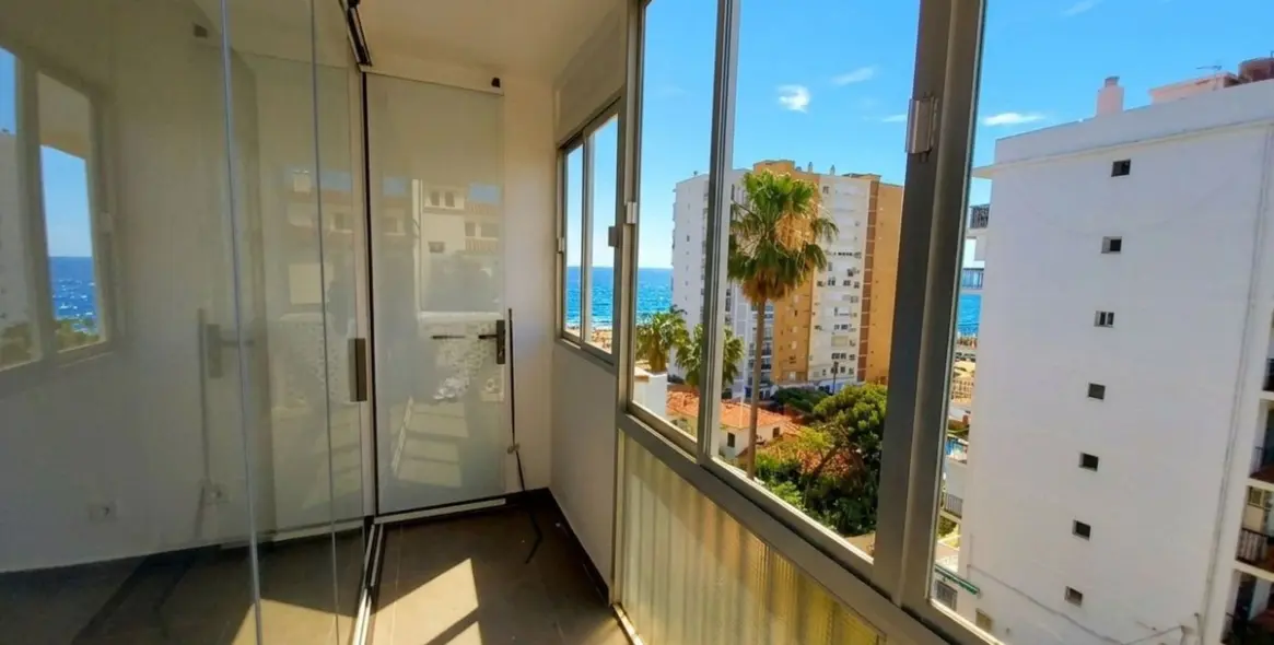 Venta de apartamento en planta media en Calahonda 29