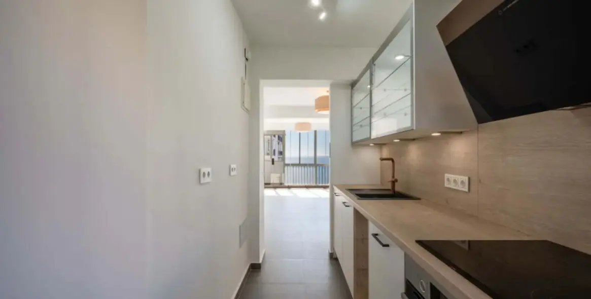 Venta de apartamento en planta media en Calahonda 30
