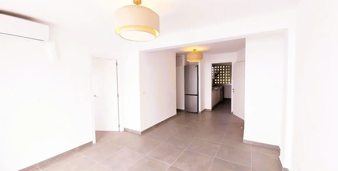 Sale of middle floor apartment in Calahonda 4