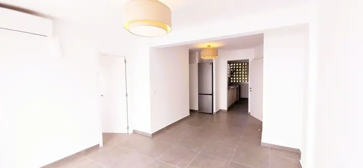 Sale of middle floor apartment in Calahonda 3