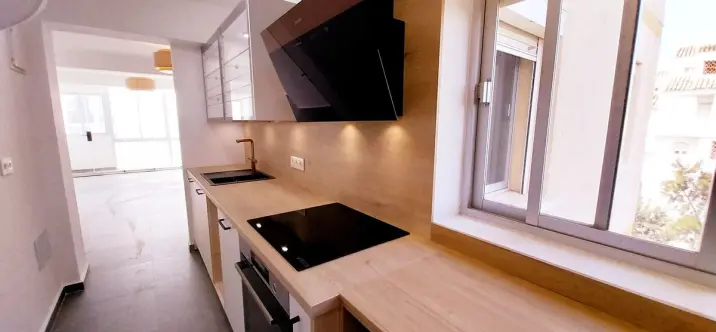 Sale of middle floor apartment in Calahonda 4