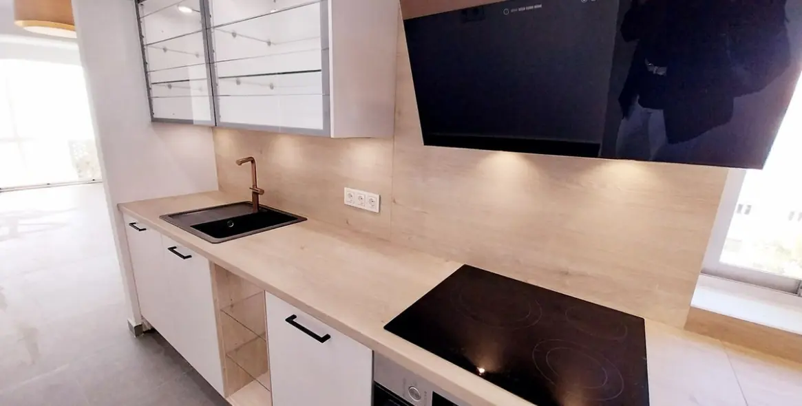 Sale of middle floor apartment in Calahonda 7