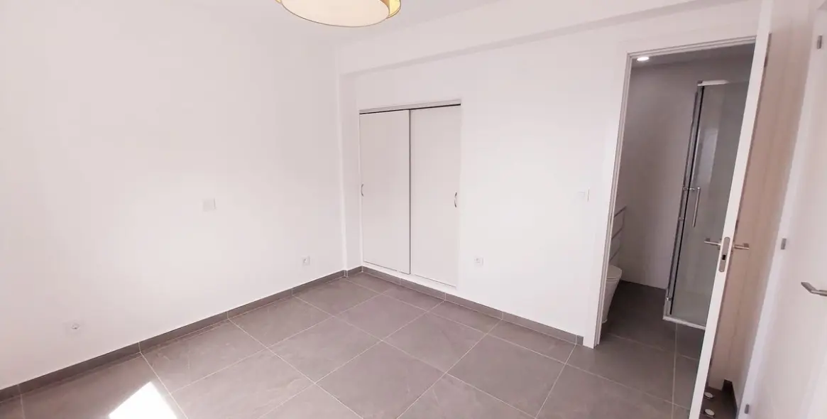 Sale of middle floor apartment in Calahonda 12