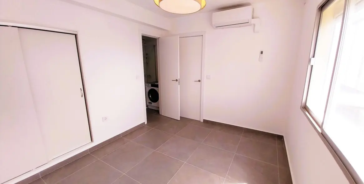Sale of middle floor apartment in Calahonda 13