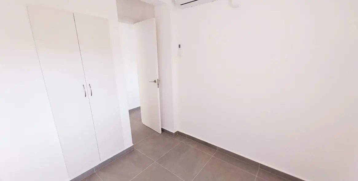 Sale of middle floor apartment in Calahonda 18