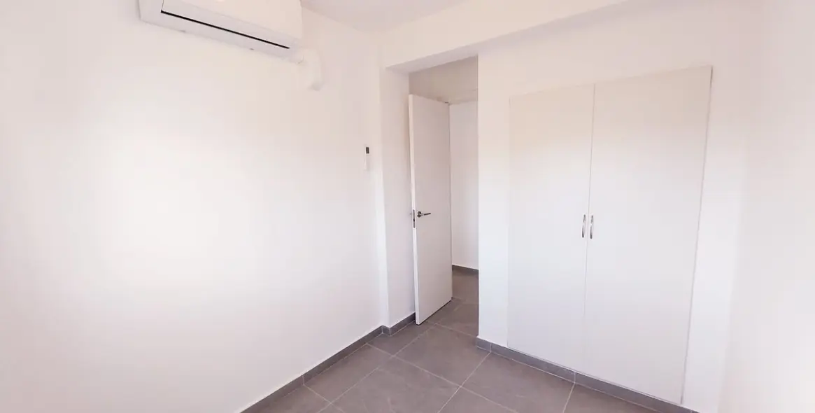 Sale of middle floor apartment in Calahonda 21