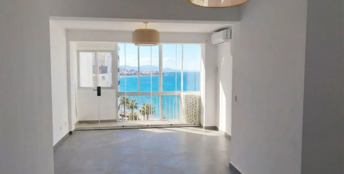 Sale of middle floor apartment in Calahonda 31
